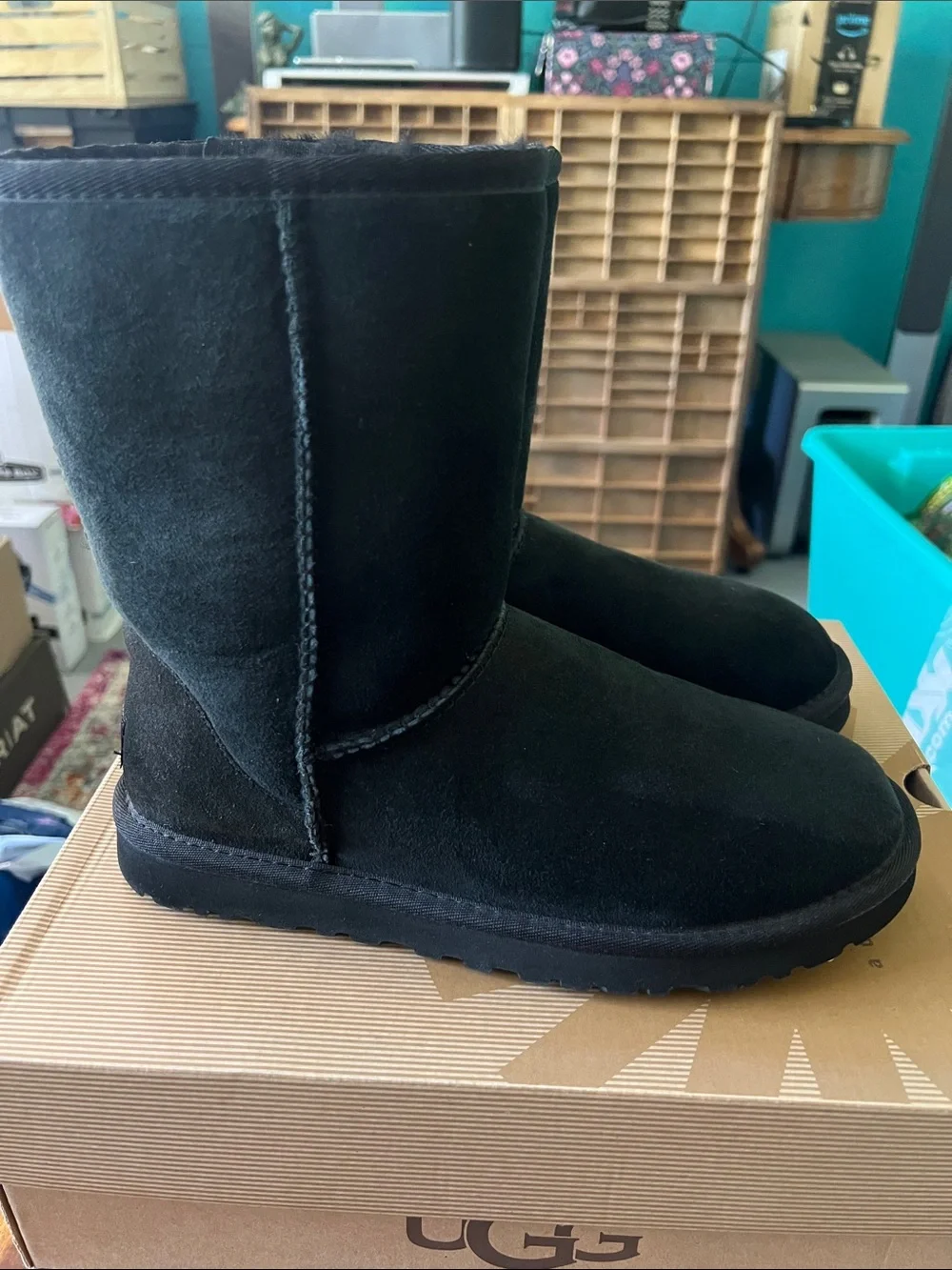UGG Women’s Classic Short Boot Black, 8